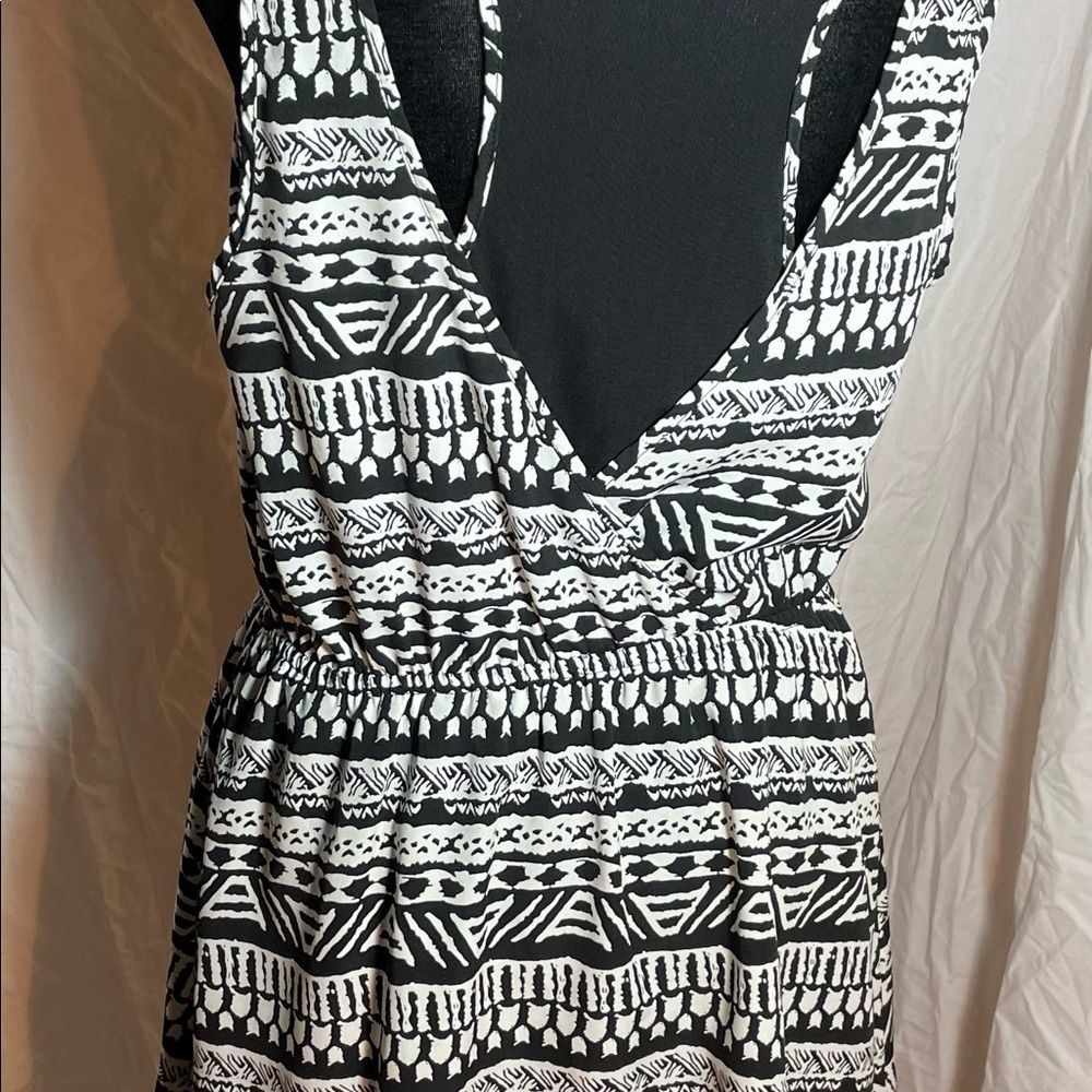 SOLD.   Forever 21 Black & White Boho Style Night Out Dress Size Large - Picture 6 of 12